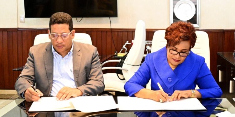 Superintendencia de Seguros apoyará a la DGCP para fortalecer las garantías de las pólizas en las contrataciones públicas