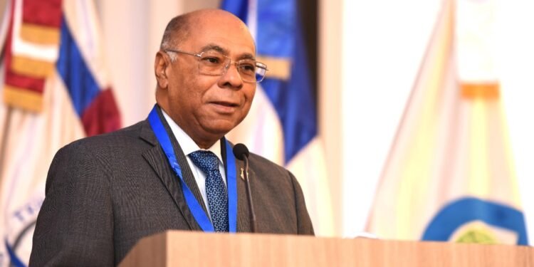 Presidente del Tribunal Constitucional dice que enseñar carta magna fortalece la democracia