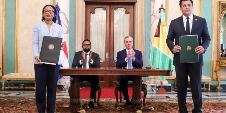 Gobierno dominicano firma memorandos de acuerdos con Guyana