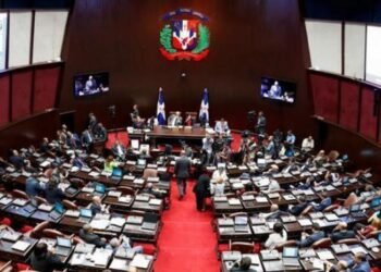 Diputados aprueban modificar el Código de Trabajo para otorgar 10 días de licencia por paternidad