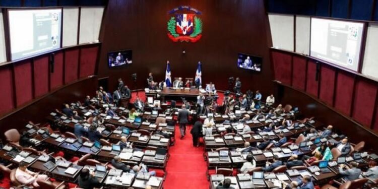 Diputados aprueban modificar el Código de Trabajo para otorgar 10 días de licencia por paternidad