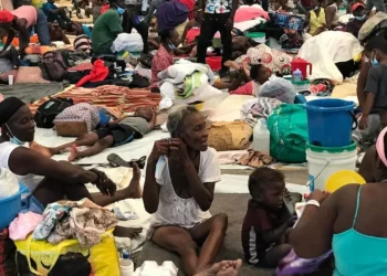 Desplazados por el terror de las pandillas, haitianos viven en condiciones inhumanas