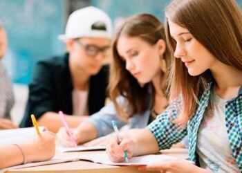 Estudio: El 40% de jóvenes ve la educación y el empleo como claves para su bienestar