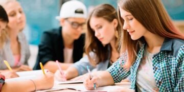 Estudio: El 40% de jóvenes ve la educación y el empleo como claves para su bienestar