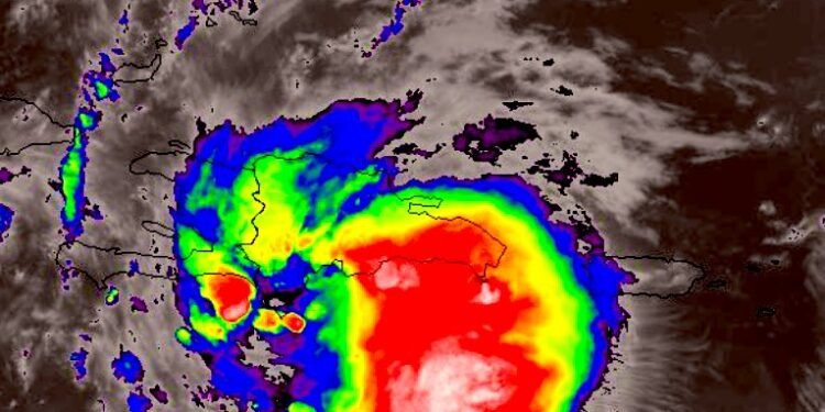 En las próximas horas, la Tormenta Tropical Franklin estará tocando tierra en el suroeste de República Dominicana