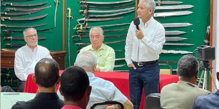 Economista Ng Cortiñas dice Abinader ha empeorado niveles deuda pública en más de US$15 mil millones