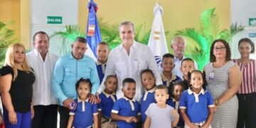 Presidente Abinader declara de alta prioridad nacional sector educativo preuniversitario