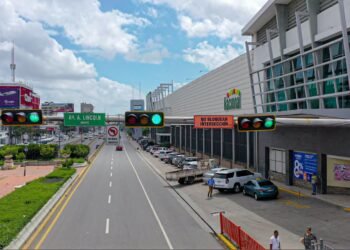 Intrant inicia la instalación de red de nuevos semáforos de en Santo Domingo