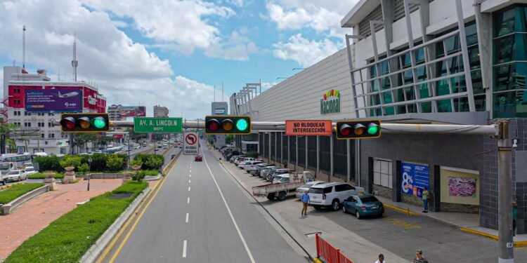 Intrant inicia la instalación de red de nuevos semáforos de en Santo Domingo
