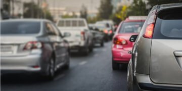 Vehículos deberán transitar con dos placas a partir del 2024
