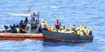 Repatrian a RD 140 migrantes detenidos en aguas de Puerto Rico