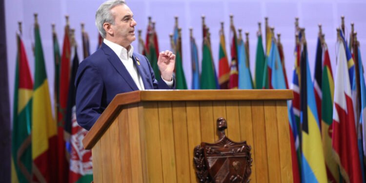 Abinader afirma que cerró la frontera con Haití a causa de «un grupo de anarquistas»