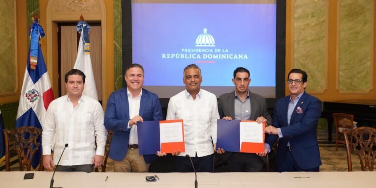 Gobierno oficializa primer contrato de Alianza Pública-Privana para convertir puerto Duarte de Samaná en terminal cruceros