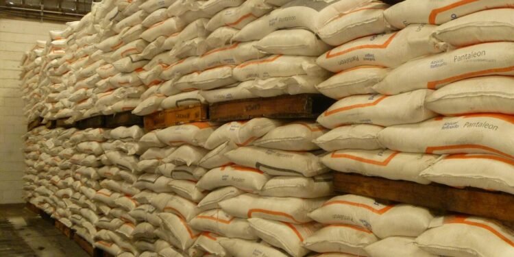 Llegan 20 mil toneladas de azúcar para garantizar el abastecimiento en el mercado local