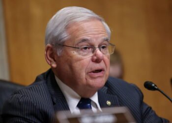 Bob Menéndez rechaza dimitir tras ser acusado de corrupción