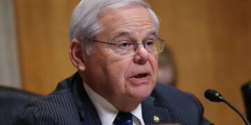 Bob Menéndez rechaza dimitir tras ser acusado de corrupción