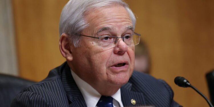 Bob Menéndez rechaza dimitir tras ser acusado de corrupción