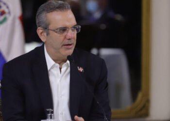 Presidente Abinader dice mantendrá la frontera cerrada hasta que paralicen construcción del canal