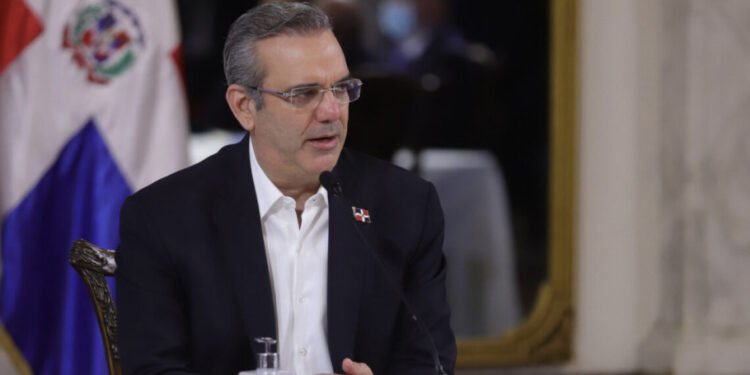 Presidente Abinader dice mantendrá la frontera cerrada hasta que paralicen construcción del canal