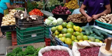 Consumidores y comerciantes se quejan del aumento constante de precios en artículos de canasta básica