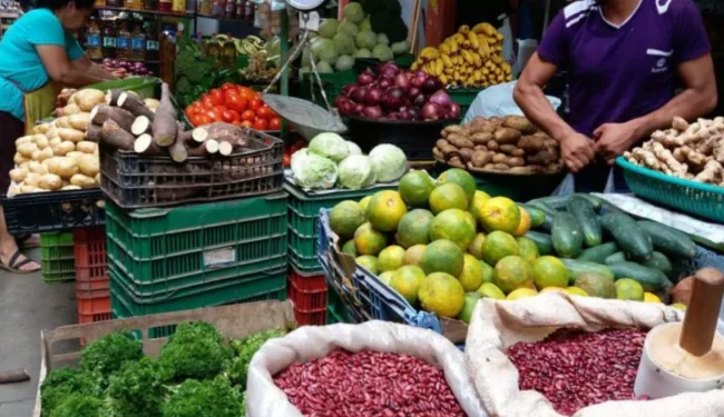 Consumidores y comerciantes se quejan del aumento constante de precios en artículos de canasta básica
