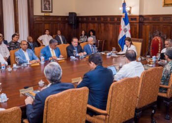 Presupuesto General 2024 contempla un déficit de 3.1%, priorizan Monorriel de Santiago y extensión del Metro