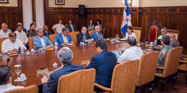 Presupuesto General 2024 contempla un déficit de 3.1%, priorizan Monorriel de Santiago y extensión del Metro