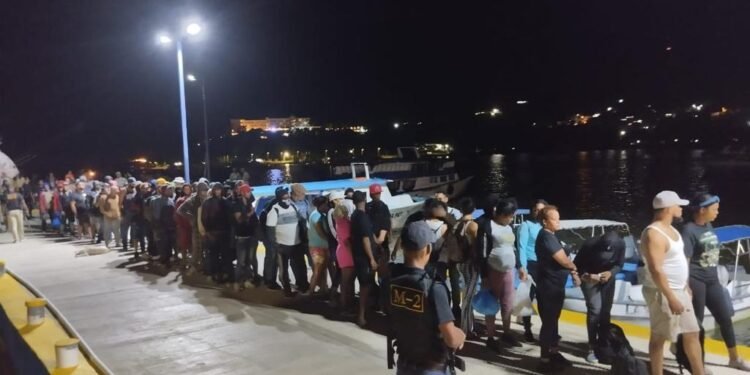 Detiene a 78 personas iban a viajar en yola a Puerto Rico desde Samaná