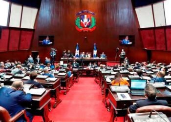 Diputados eliminan beneficios a aviones privados