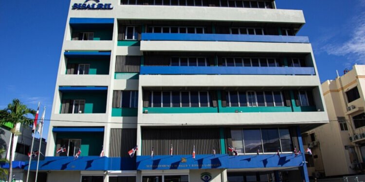 Sancionan por primera vez clínica por cobro indebido de depósito o anticipos a afiliados