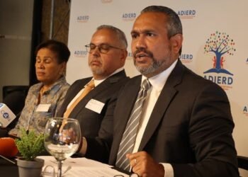 Editores reclaman al Ministerio de Educación que publique ordenanza que aprueba Libro Abierto