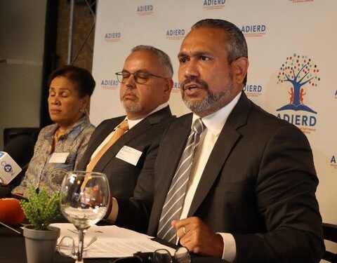 Editores reclaman al Ministerio de Educación que publique ordenanza que aprueba Libro Abierto