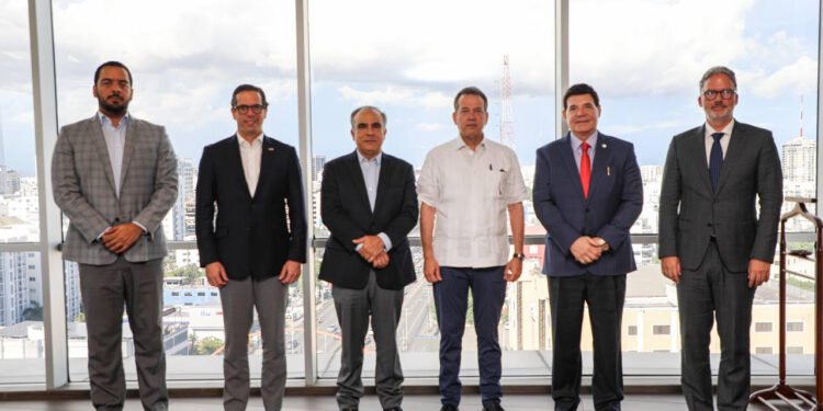 Empresarios se unen al Gobierno para buscar solución a producción nacional ante cierre de frontera