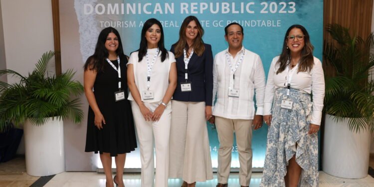 Expertos del sector turístico e inmobiliario discuten nuevos desafíos y oportunidades