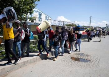 Más 61 mil haitianos han retornado a Haití, tras 12 días de cierre fronterizo