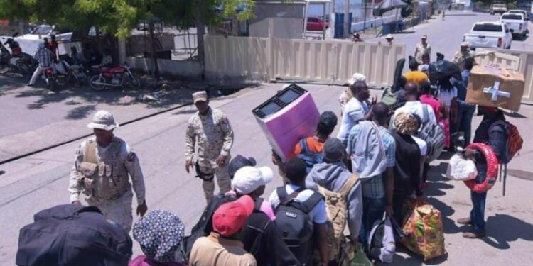 Miles de ciudadanos haitianos regresan a su país por Dajabón