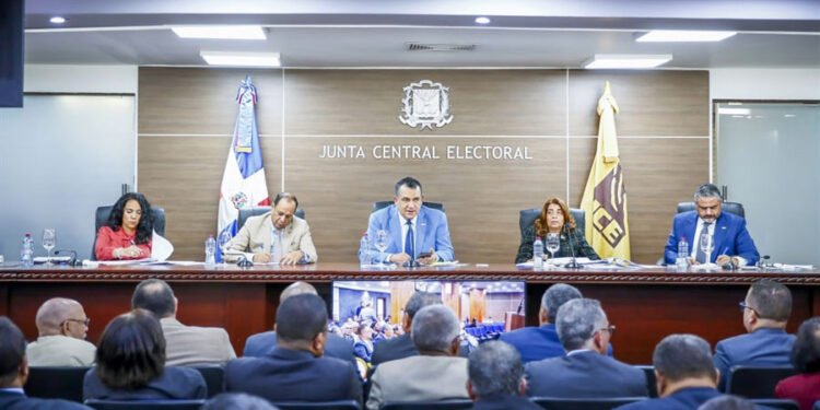 Junta Central Electoral (JCE) convoca a «cumbre» sobre  precampaña y campaña a partidos políticos