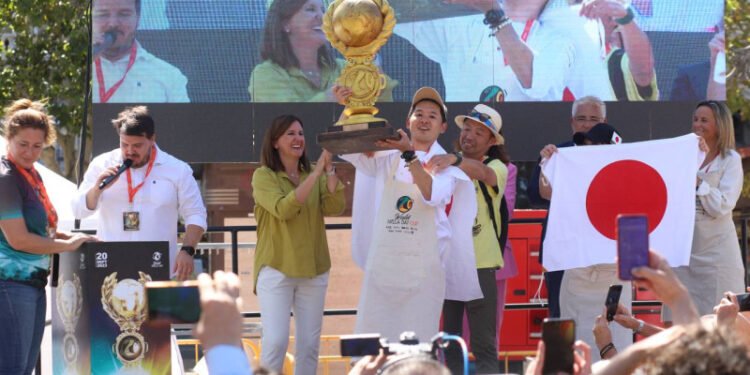 Chef japonés prepara la mejor paella del mundo y gana un concurso en España
