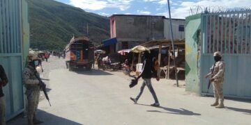 Autoridades envían haitianos a su país desde Jimaní; hay niños, adultos y embarazadas