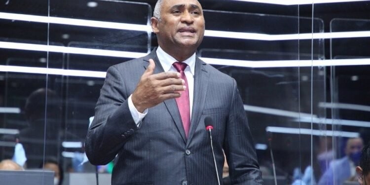 Diputado somete proyecto de ley que crearía  siete instituciones en el sistema cooperativo