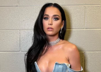 Katy Perry se emblsa millonaria suma con la venta de su catálogo