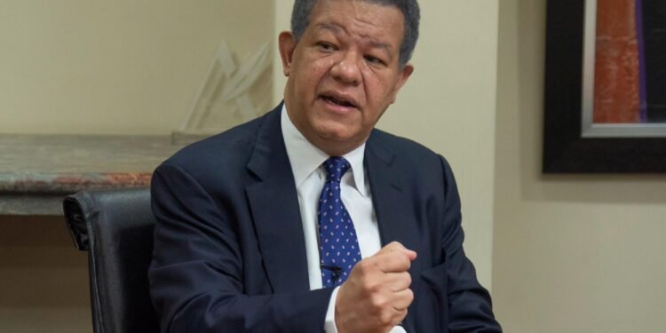 Leonel Fernández cuestiona exhibicionismo militar en la frontera: “Que no luzca que estamos sobreactuando”