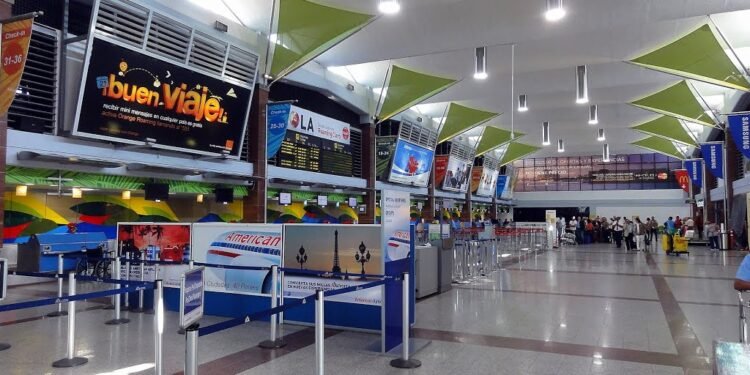Embajada de EE.UU en RD y aerolíneas colaboran para detectar viajes ilegales