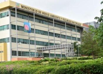 Acusan a Medio Ambiente desacatar sentencia Tribunal Constitucional prohíbe exportar desechos de batería