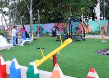 Abel Martínez hizo entrega de un bello parque infantil en Los Álamos