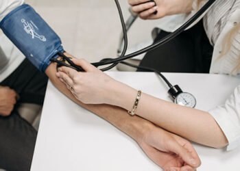 El estrés y la ansiedad causan presión arterial alta