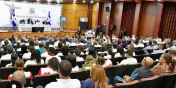 Senadores solicitan al Poder Ejecutivo declarar de  prioridad la bachata