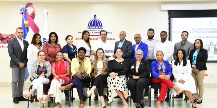 Instituciones gubernamentales realizan encuentro de seguimiento a reforma del sector salud