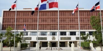 Senado modifica Ley rige la Policía Nacional y aprueba uso de videocámaras en uniformes