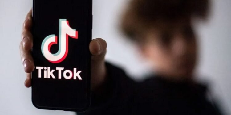 La UE multa a TikTok con 368 millones de dólares por no proteger la privacidad de menores